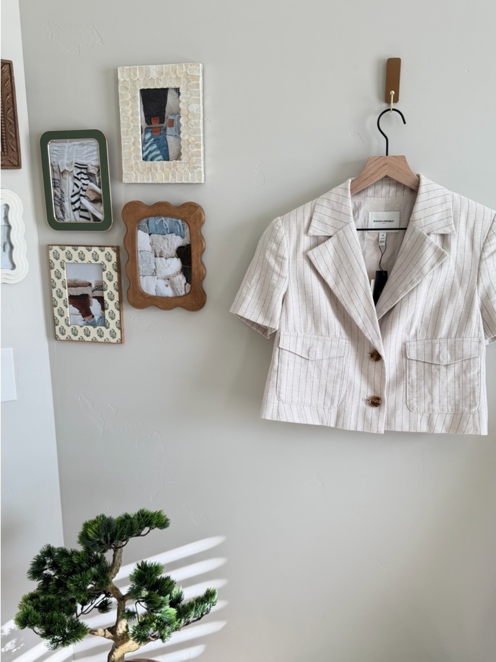 Banana Republic Herringbone Cropped Blazer in Neutral Stripe - Picture 2 of 6